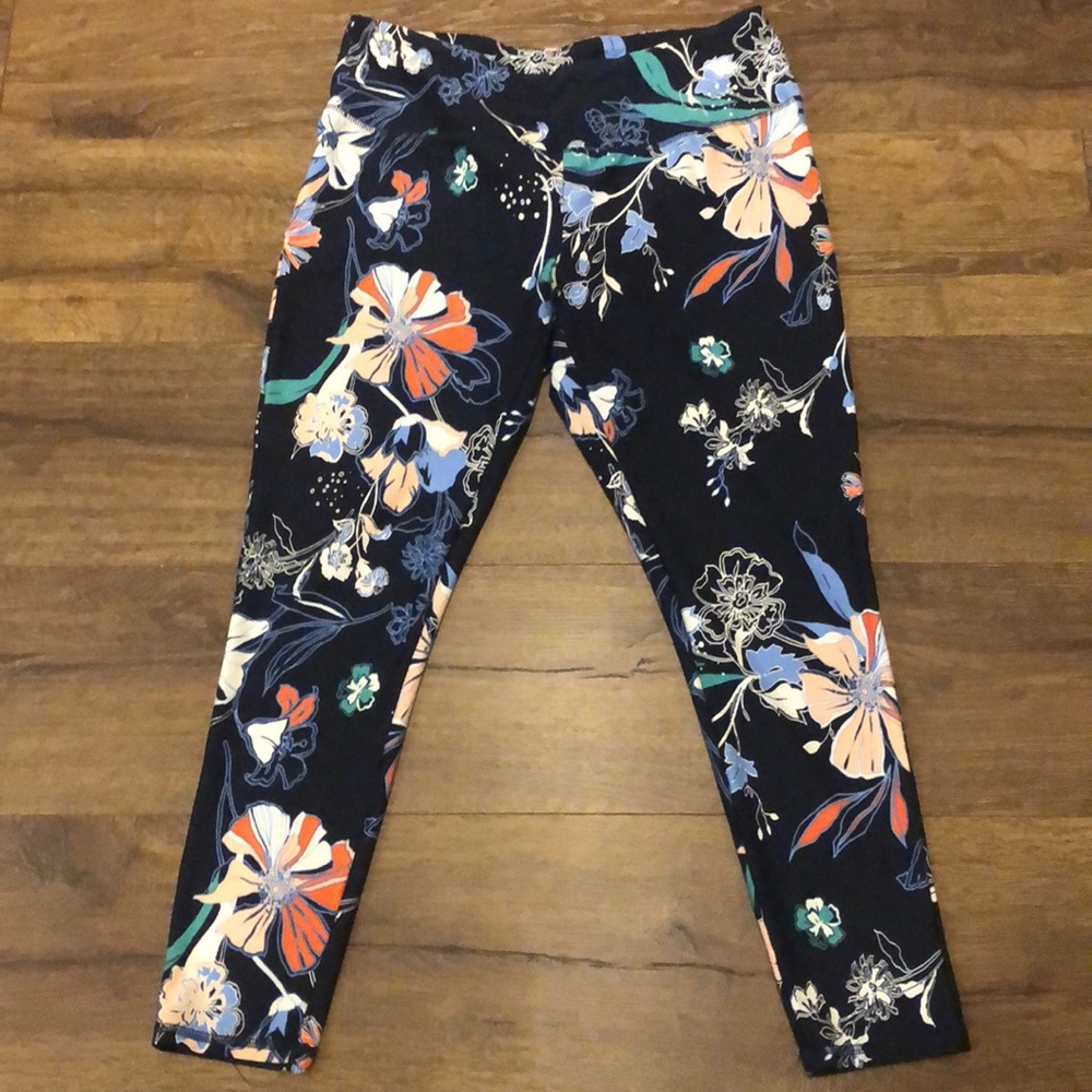 🛍 3 FOR $20🛍  In-Motion Navy Floral Leggings